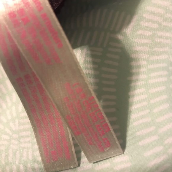 VS/Pink Sports Bra (just purple one) πππ - Picture 5 of 7